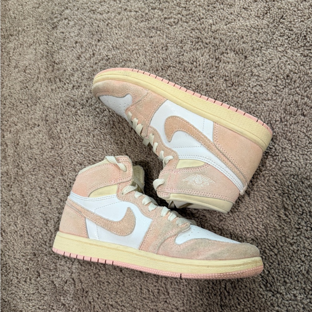 Girls Retro Jordan 1 high washed pink Kids suede Sneakers in Light Pink & Cream